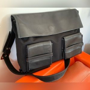 Leather HOBO brand shoulder/crossbody bag with many pockets